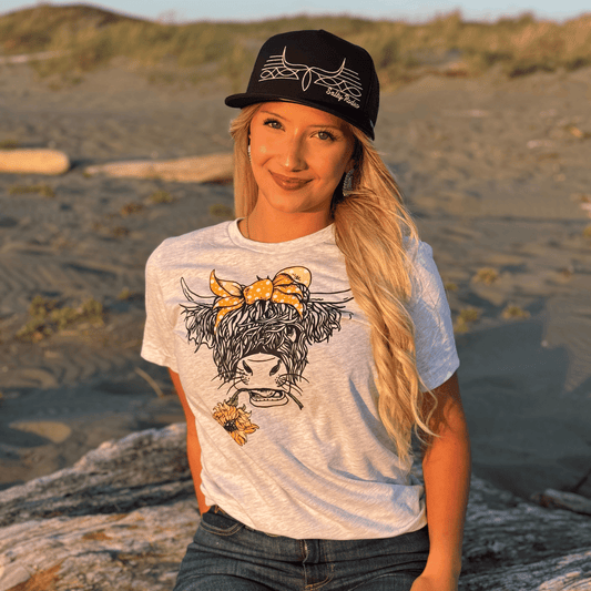 Daisy Mae Highlander Cow with Bow Ash Gray Graphic Tee